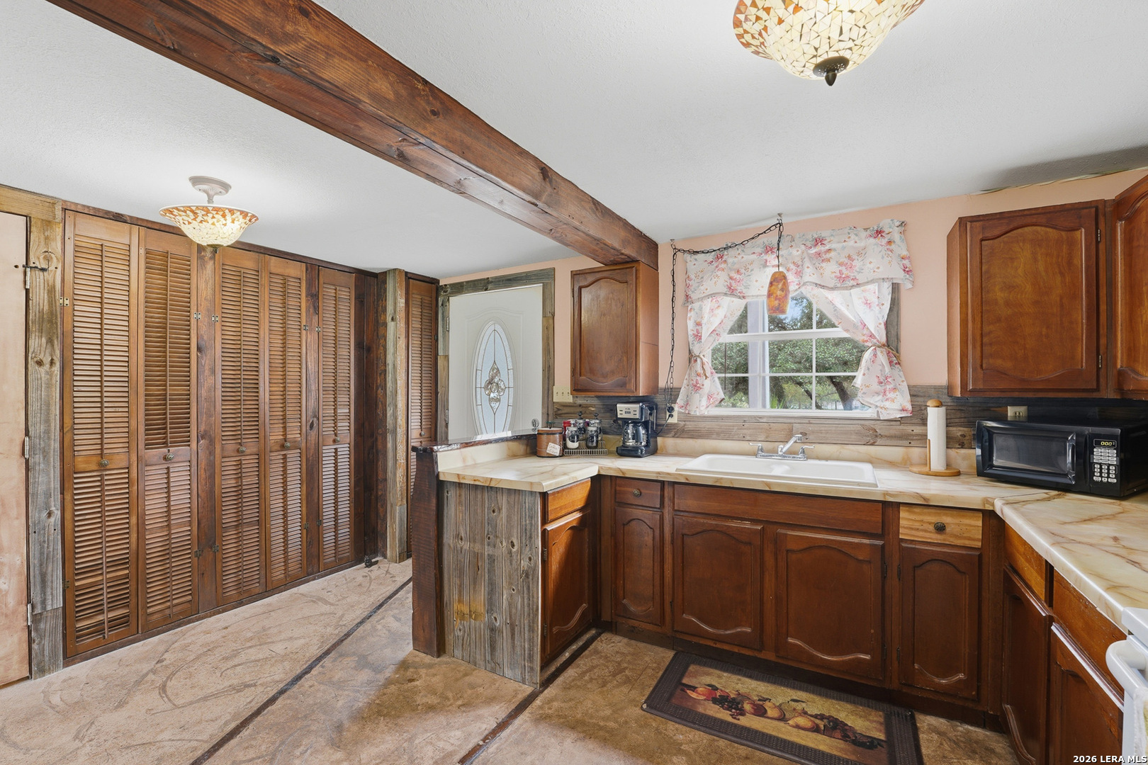 942 Leaning Oak Spring Branch TX 78070