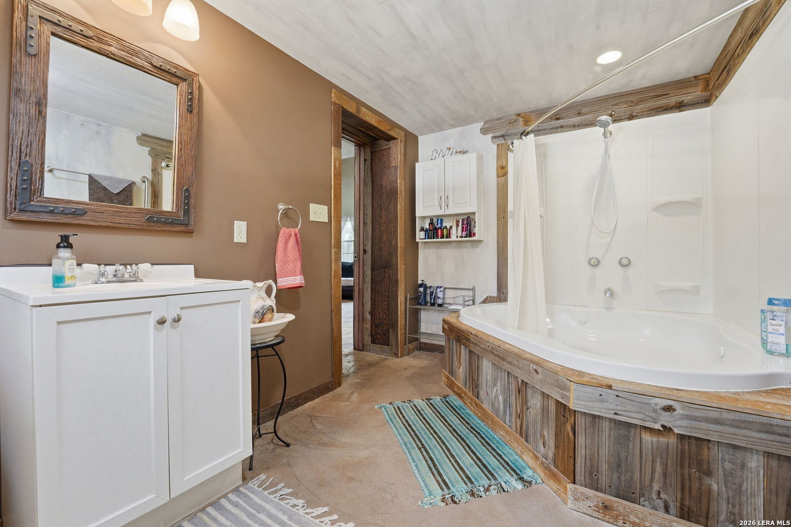 942 Leaning Oak Spring Branch TX 78070