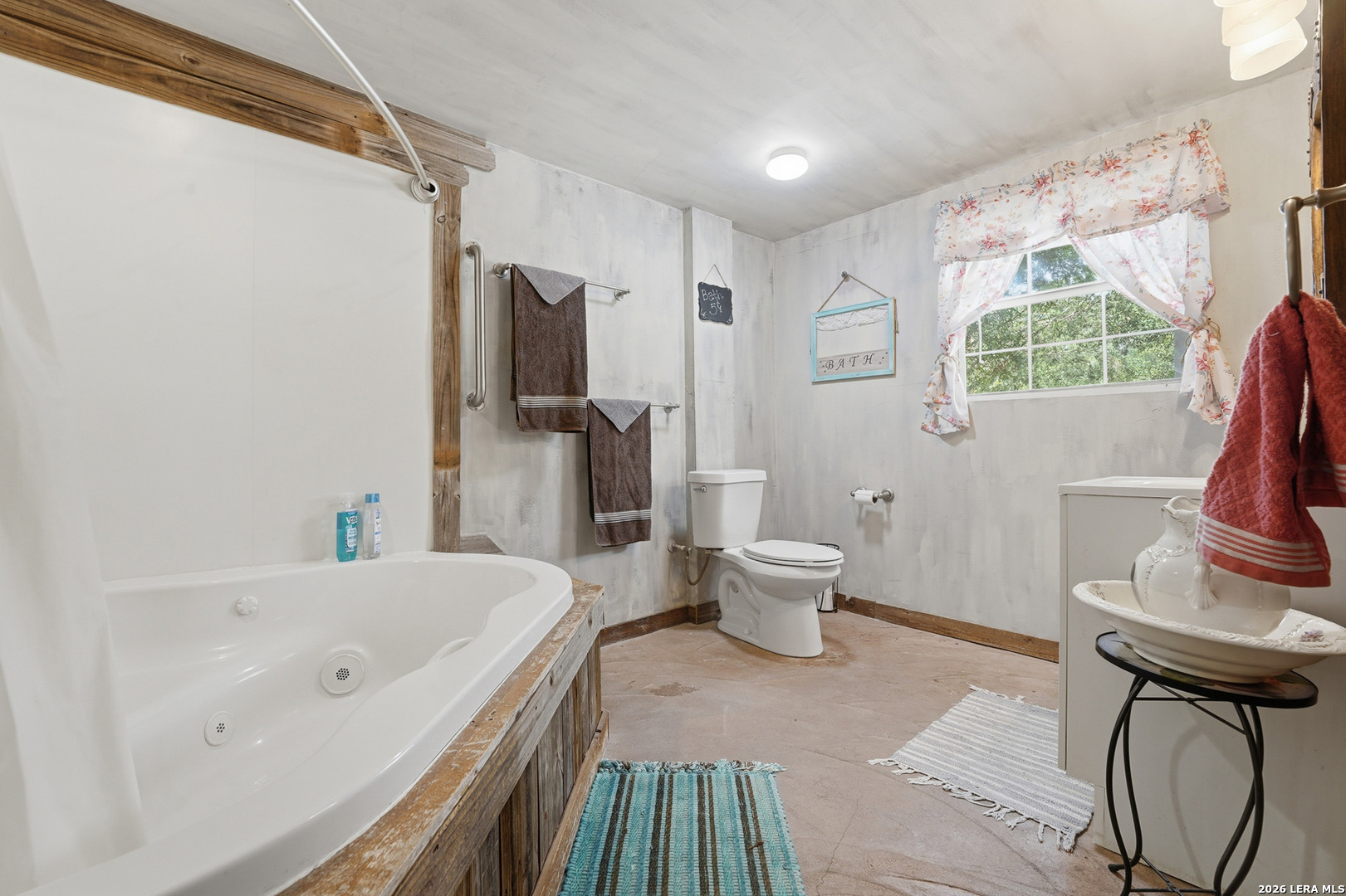 942 Leaning Oak Spring Branch TX 78070