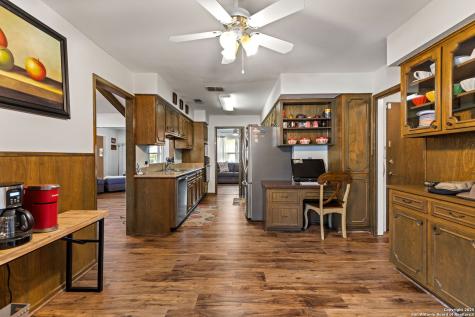 713 Fawndale Lane Windcrest TX 78239