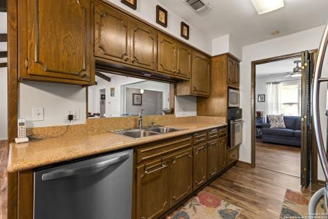713 Fawndale Lane Windcrest TX 78239