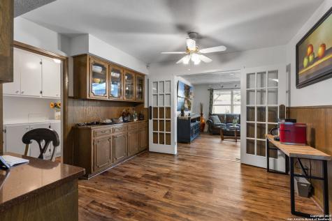 713 Fawndale Lane Windcrest TX 78239