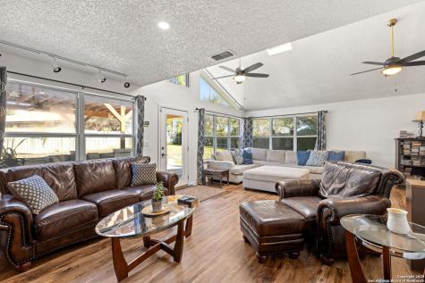 713 Fawndale Lane Windcrest TX 78239