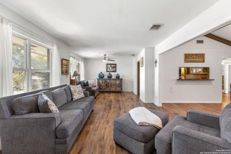 713 Fawndale Lane Windcrest TX 78239