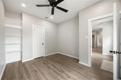316 Royal Oaks Drive Somerset TX 78069