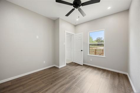 316 Royal Oaks Drive Somerset TX 78069