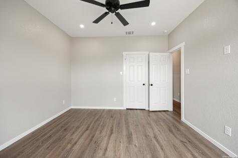 316 Royal Oaks Drive Somerset TX 78069