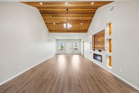 316 Royal Oaks Drive Somerset TX 78069