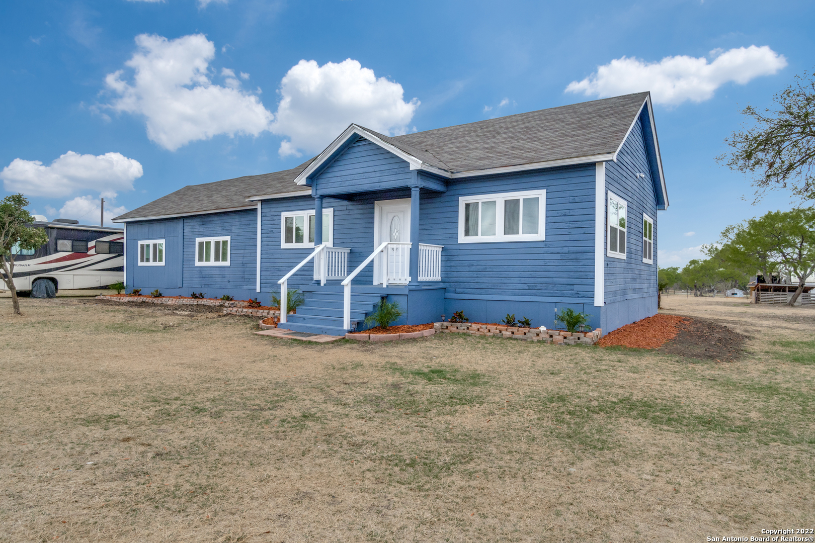 350 Country Trail Pleasanton TX 78064