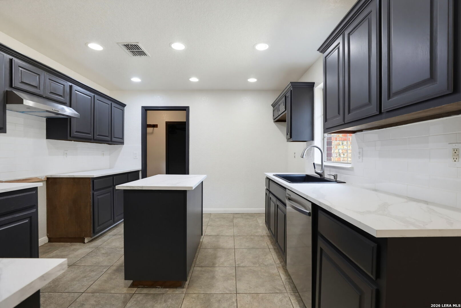 1860 County Road 6710 Lytle TX 78052