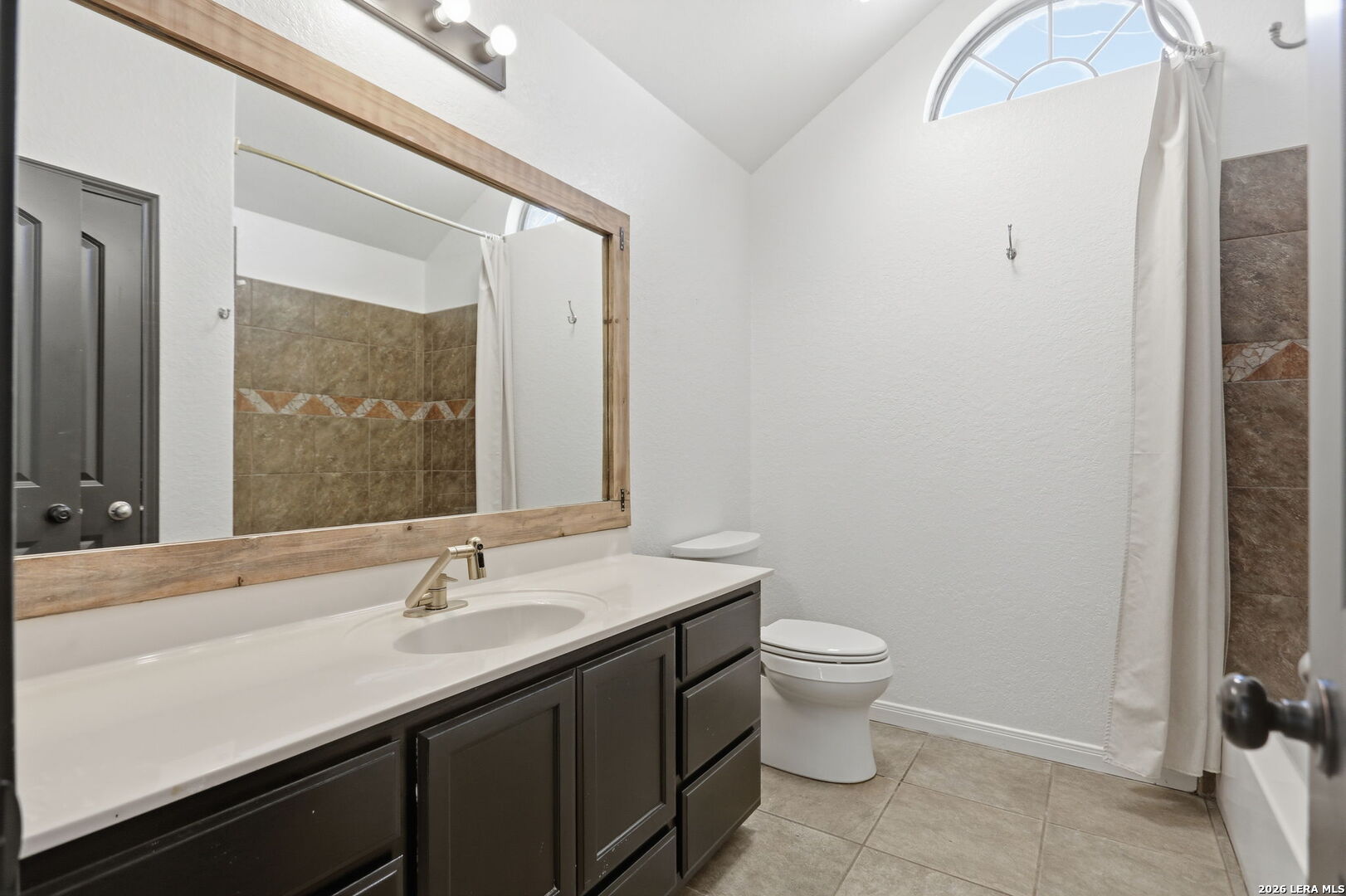 1860 County Road 6710 Lytle TX 78052