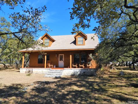 271 Edward Parkway Lakehills TX 78063