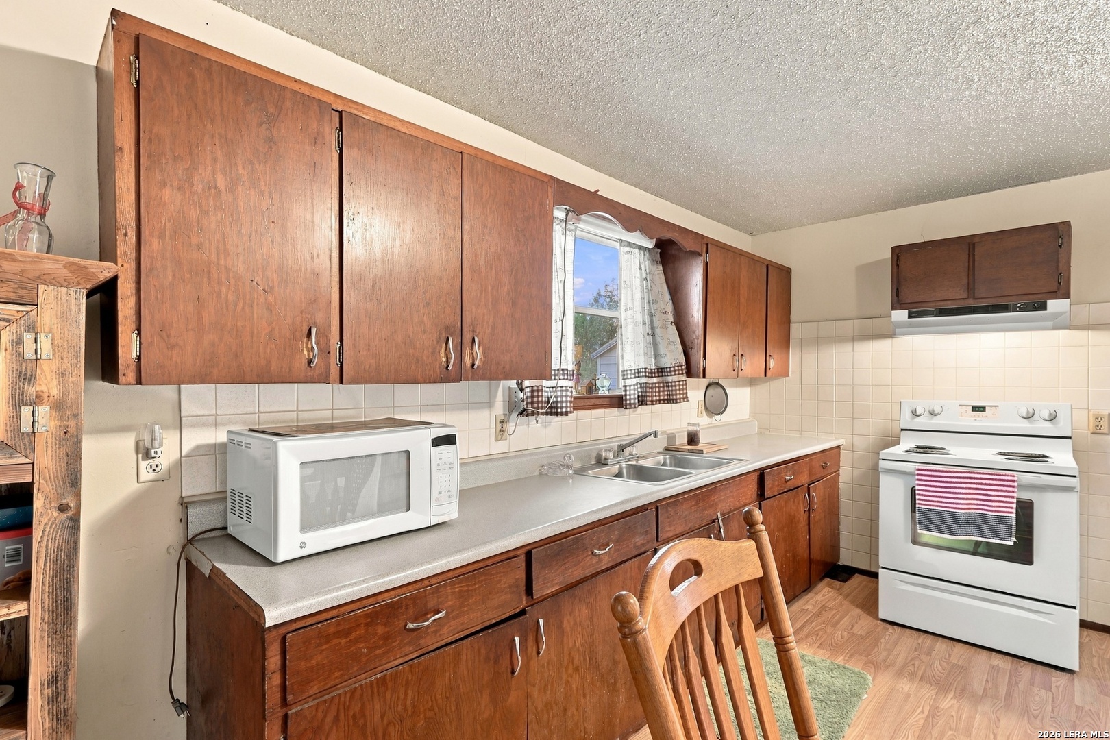 1415 Vaness Poteet TX 78065