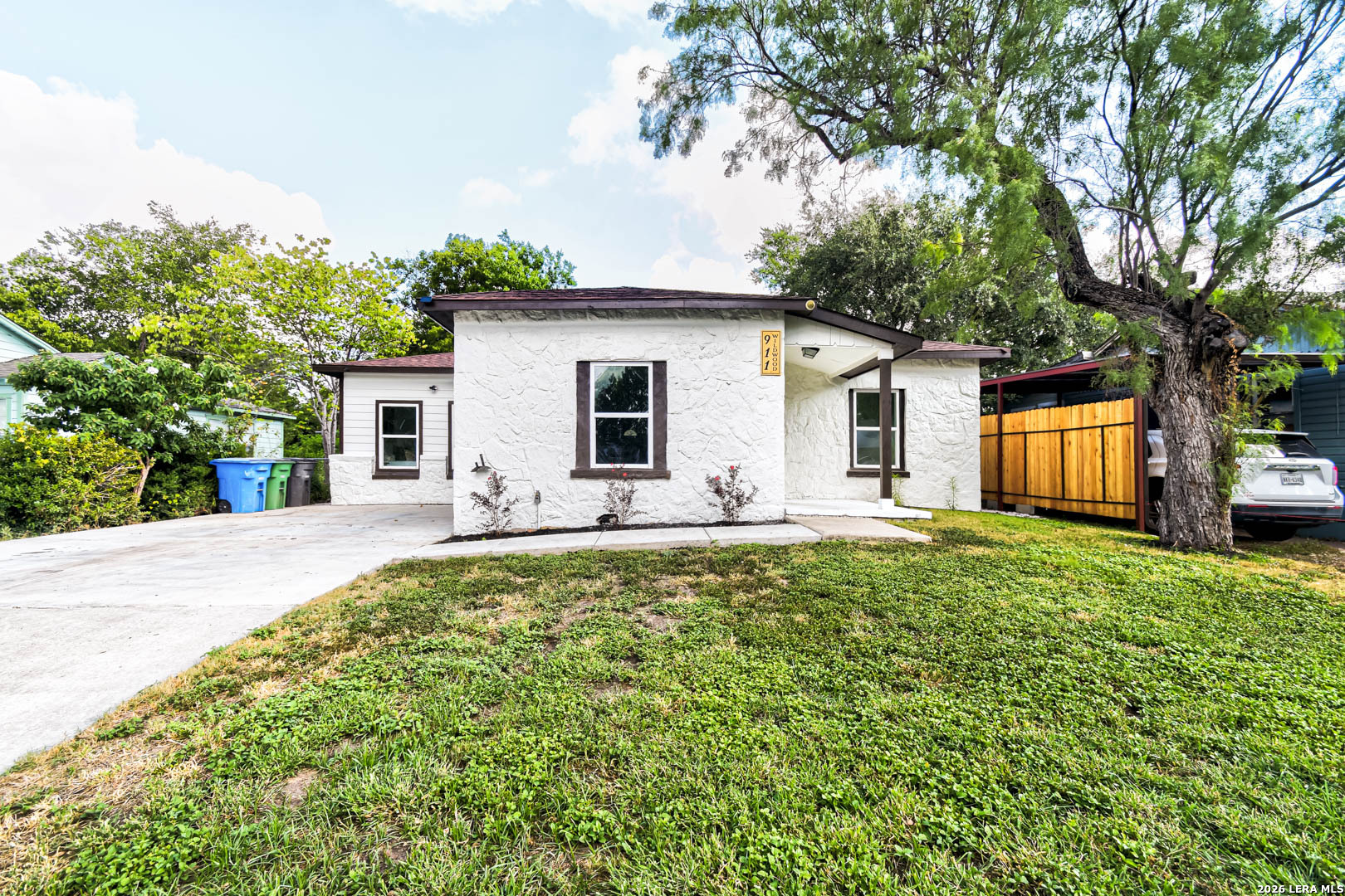 911 W Wildwood Drive San Antonio TX 78201