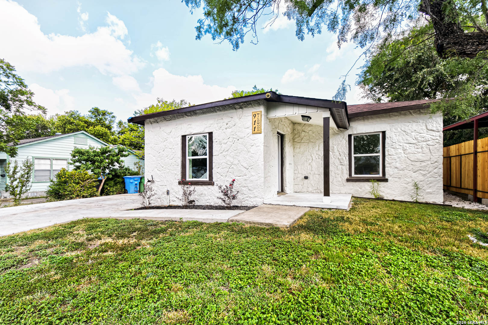911 W Wildwood Drive San Antonio TX 78201