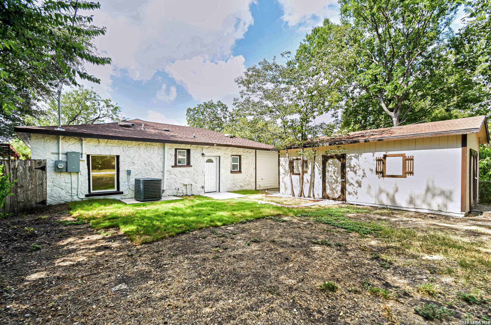 911 W Wildwood Drive San Antonio TX 78201