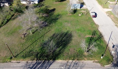 307 N Pecan Pearsall TX 78061