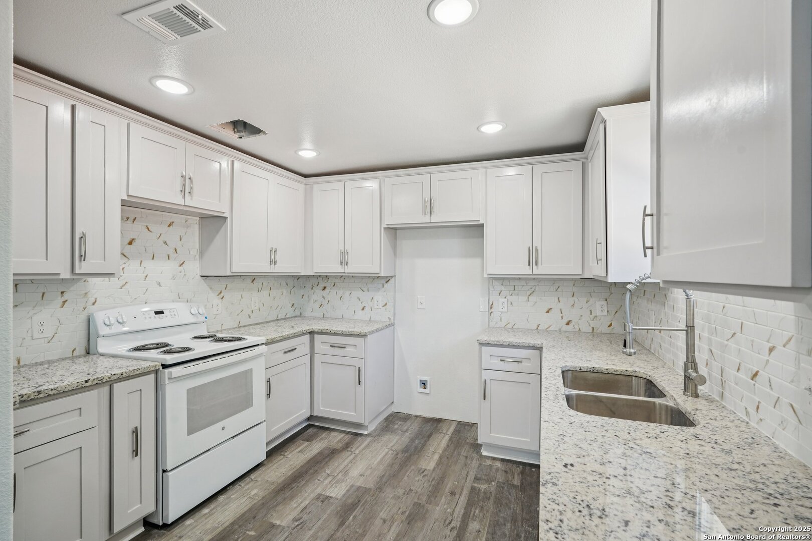 943 San Eduardo San Antonio TX 78237