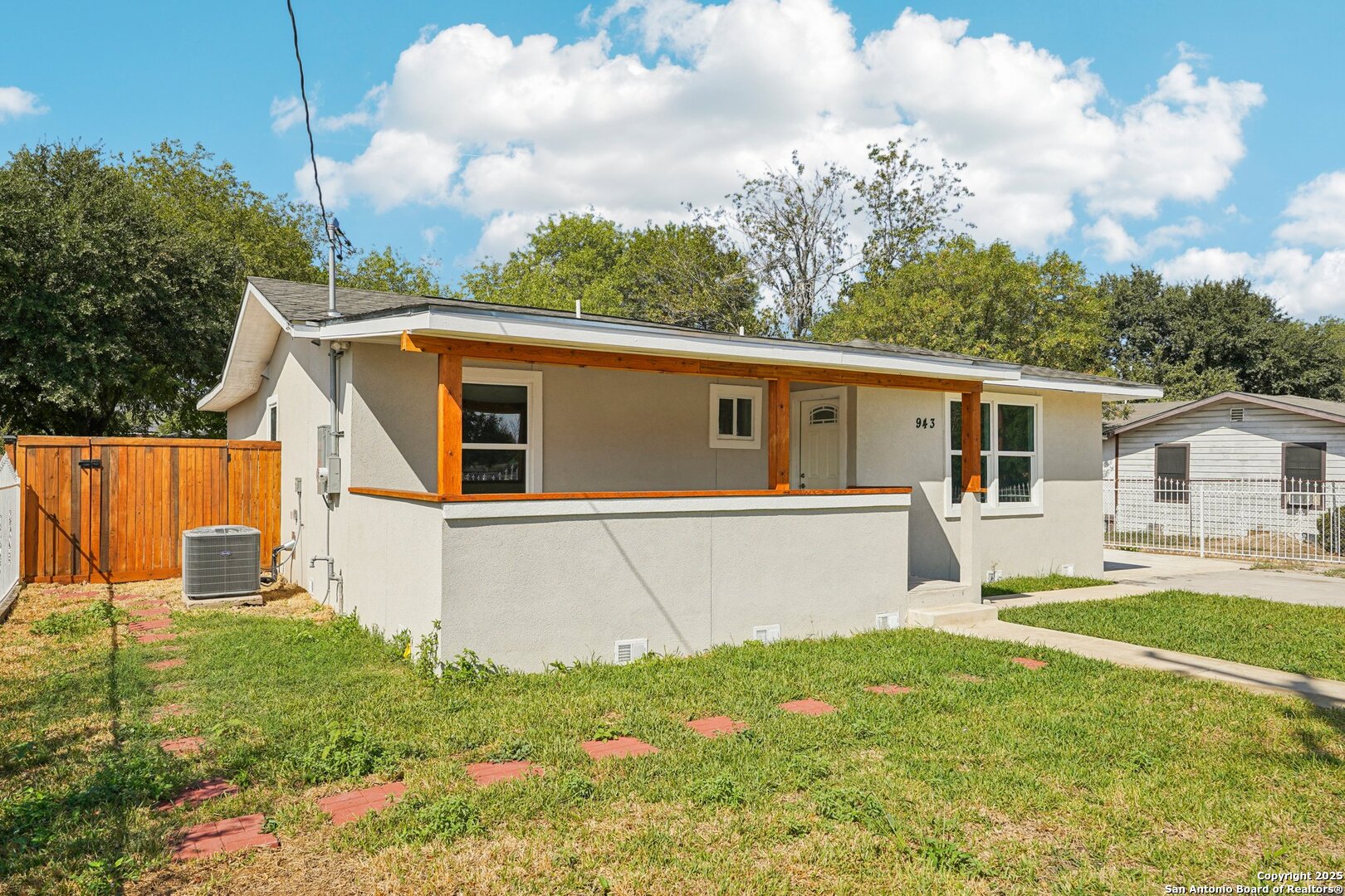 943 San Eduardo San Antonio TX 78237
