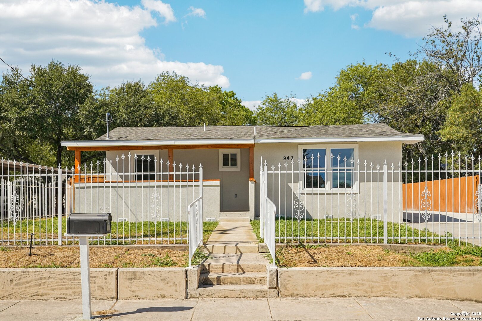943 San Eduardo San Antonio TX 78237