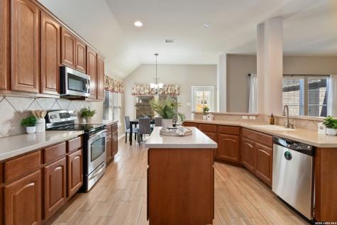 1716 Oak Wind New Braunfels TX 78132