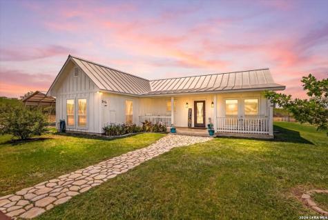 977 Private Road 1688 Moore TX 78057