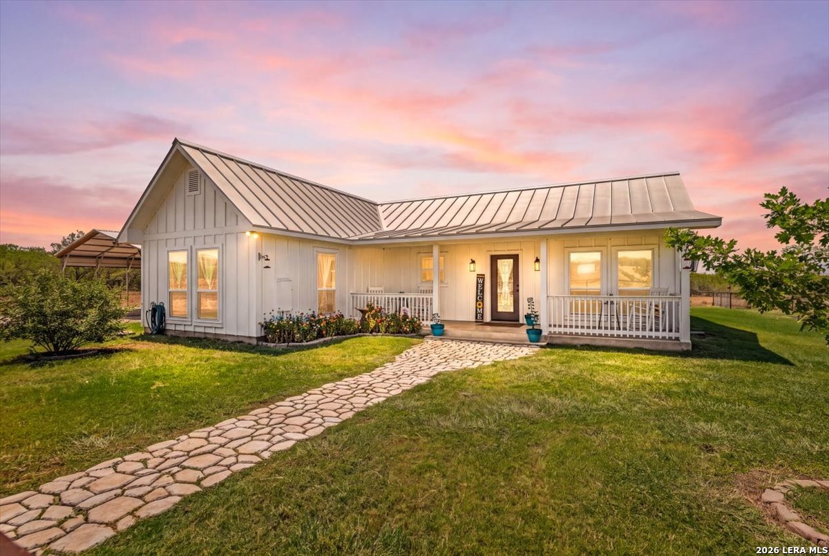 977 Private Road 1688 Moore TX 78057