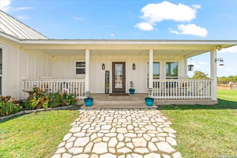 977 Private Road 1688 Moore TX 78057