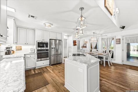977 Private Road 1688 Moore TX 78057