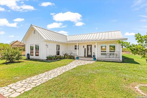 977 Private Road 1688 Moore TX 78057