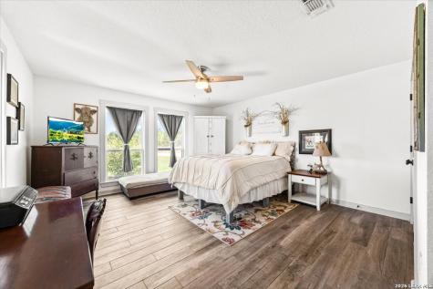 977 Private Road 1688 Moore TX 78057