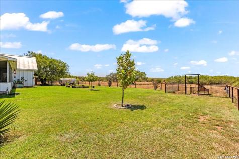 977 Private Road 1688 Moore TX 78057