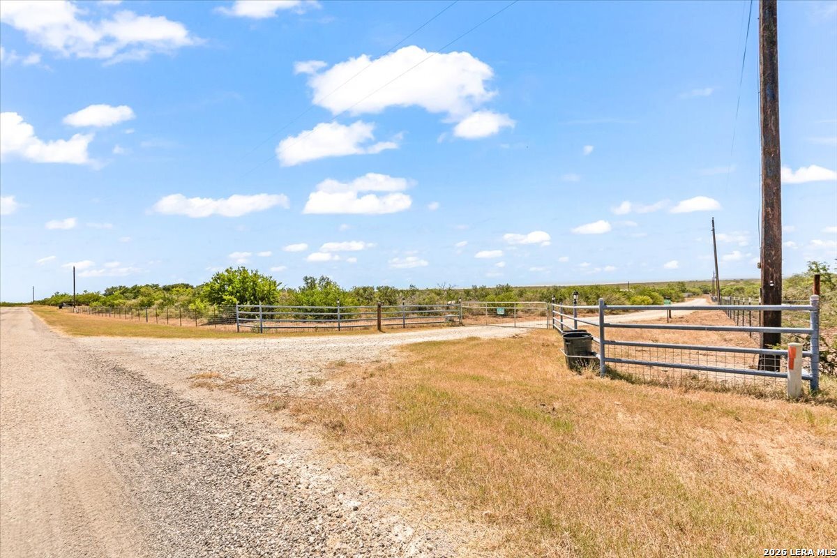 977 Private Road 1688 Moore TX 78057