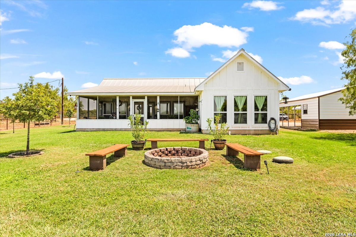 977 Private Road 1688 Moore TX 78057
