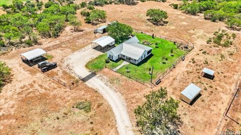 977 Private Road 1688 Moore TX 78057