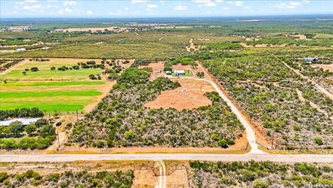 977 Private Road 1688 Moore TX 78057