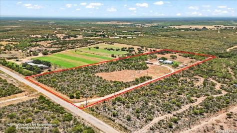 977 Private Road 1688 Moore TX 78057