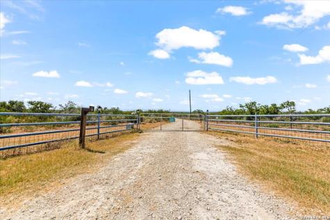 977 Private Road 1688 Moore TX 78057