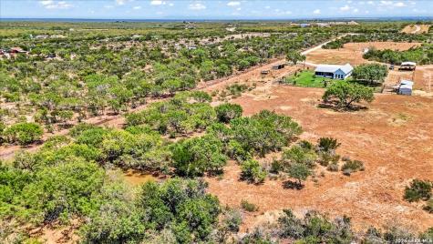 977 Private Road 1688 Moore TX 78057