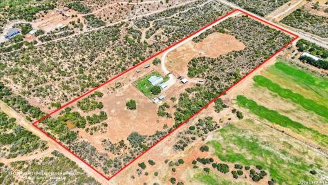 977 Private Road 1688 Moore TX 78057