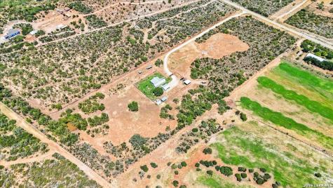 977 Private Road 1688 Moore TX 78057