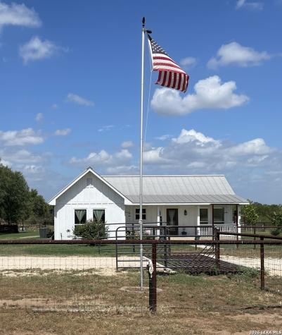 977 Private Road 1688 Moore TX 78057