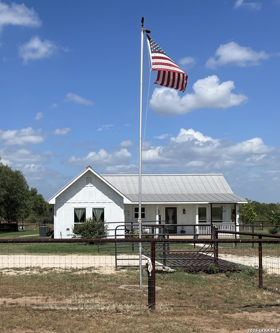 977 Private Road 1688 Moore TX 78057
