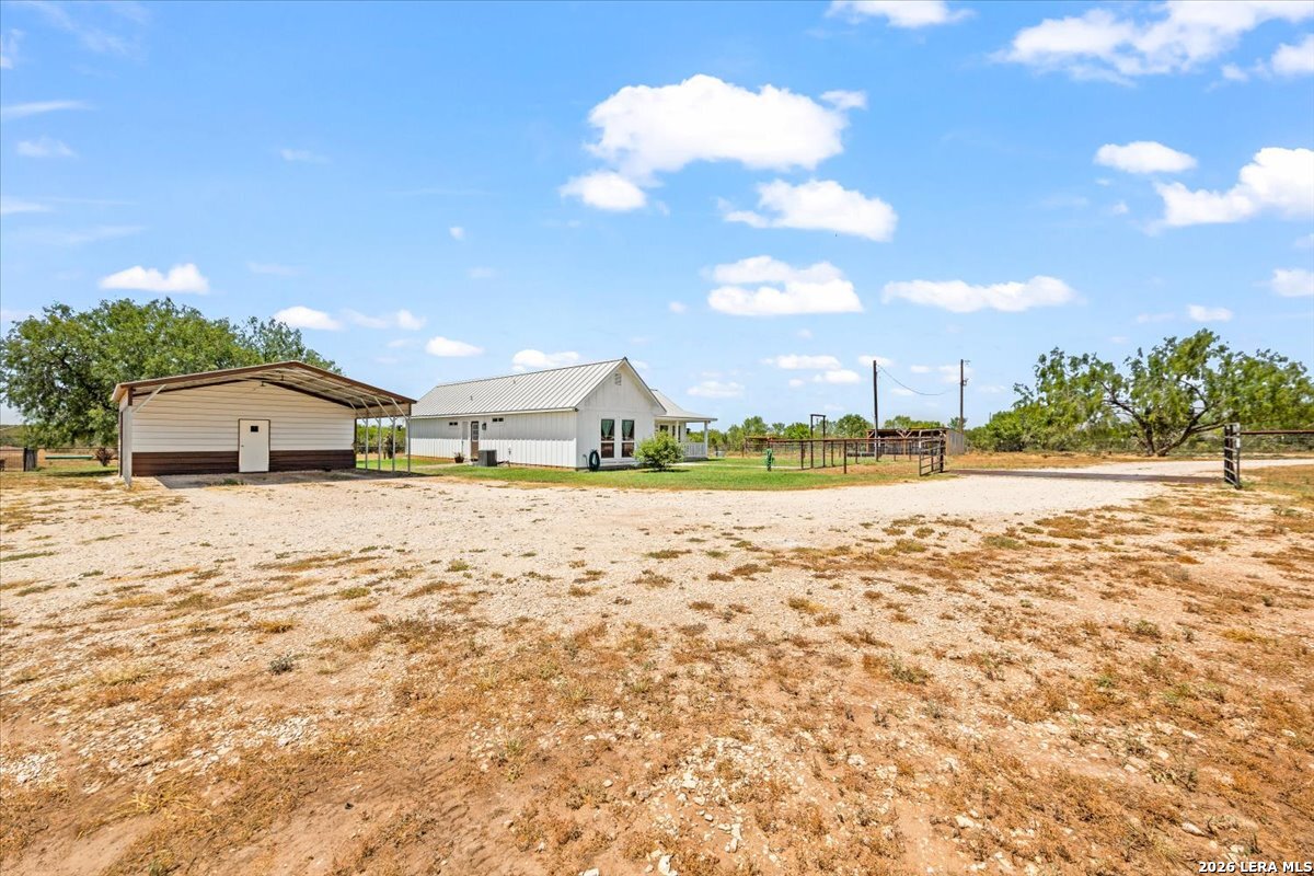 977 Private Road 1688 Moore TX 78057