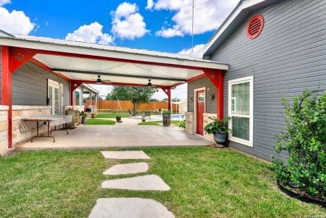 14805 Ladd Road Atascosa TX 78002