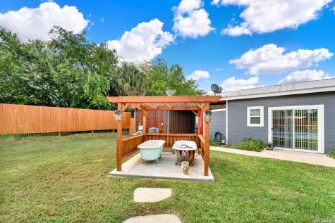14805 Ladd Road Atascosa TX 78002