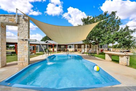 14805 Ladd Road Atascosa TX 78002