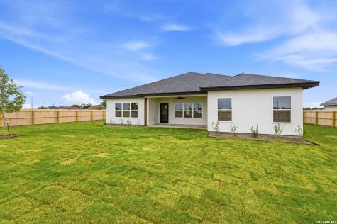 705 34th Street Hondo TX 78861