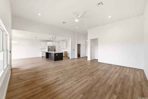 705 34th Street Hondo TX 78861