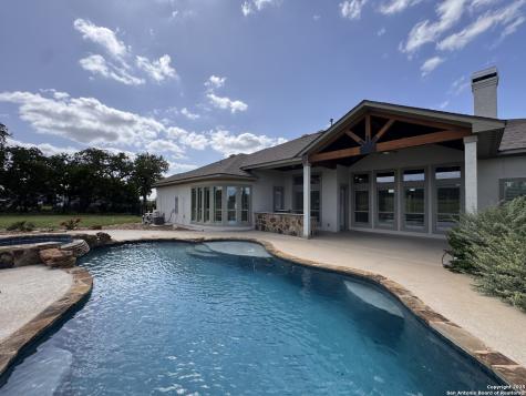 335 Curvatura New Braunfels TX 78132
